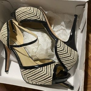 Steve Madden Black and White heels size 9
